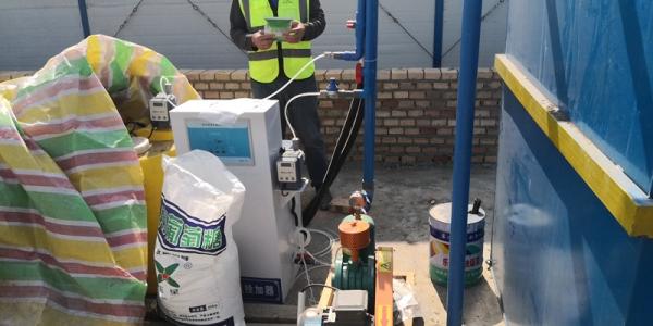伊犁州黄龙溪项目部一体化污水处理设备现场调试